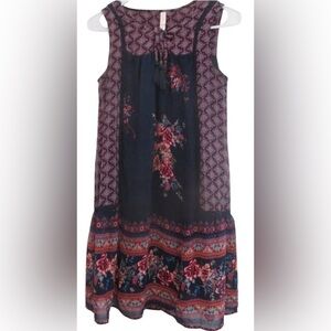 Beautiful boho sleeveless printed midi shift dress with lace detailing